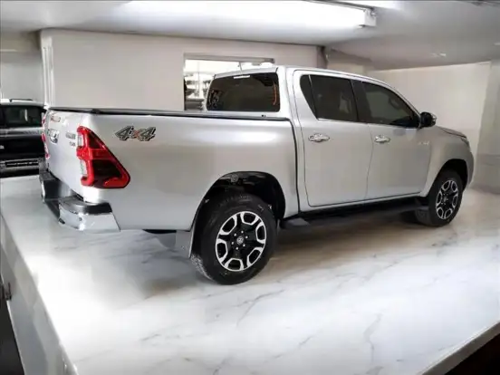 TOYOTA-HILUX-2.8 D-4D TURBO DIESEL CD SRX 4X4 AUTOMÁTICO TOYOTA-HILUX-2026