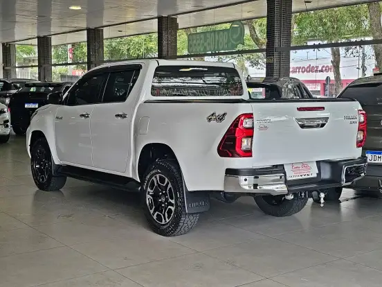 TOYOTA-HILUX-2022