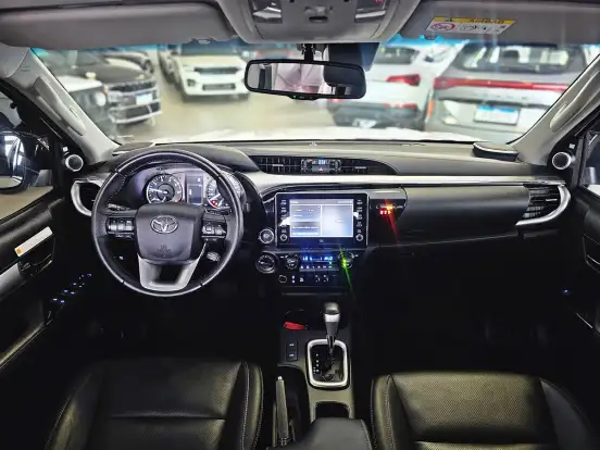 TOYOTA-HILUX-2022