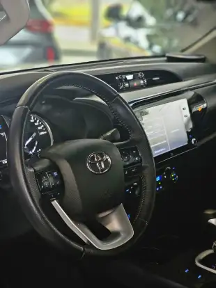 TOYOTA-HILUX-2022