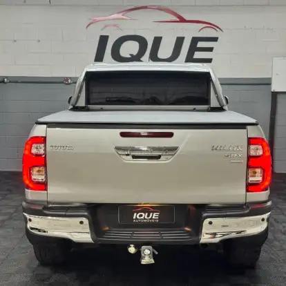 TOYOTA-HILUX-2.8 D-4D TURBO DIESEL CD SRX PLUS 4X4 AUTOMÁTICO TOYOTA-HILUX-2023