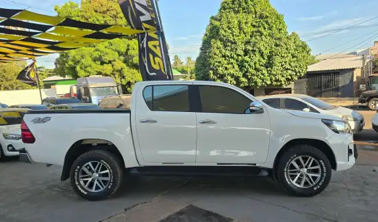 TOYOTA-HILUX-2017