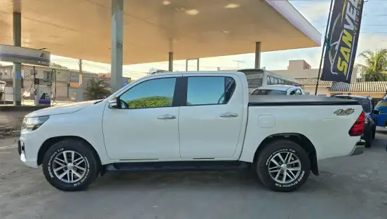 TOYOTA-HILUX-2017