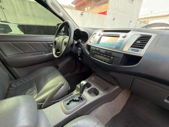 TOYOTA-HILUX-2.7 SRV 4X2 CD 16V FLEX 4P AUTOMÁTICO TOYOTA-HILUX-2015