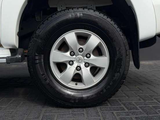 TOYOTA-HILUX-2015