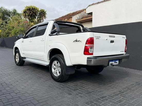 TOYOTA-HILUX-2.7 SRV 4X2 CD 16V FLEX 4P AUTOMÁTICO TOYOTA-HILUX-2015