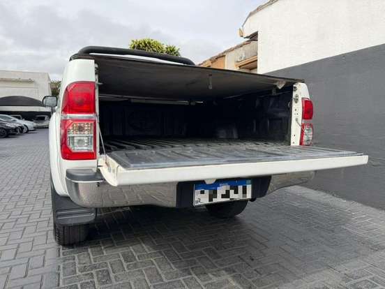 TOYOTA-HILUX-2.7 SRV 4X2 CD 16V FLEX 4P AUTOMÁTICO TOYOTA-HILUX-2015