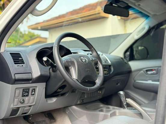 TOYOTA-HILUX-2.7 SRV 4X2 CD 16V FLEX 4P AUTOMÁTICO TOYOTA-HILUX-2015