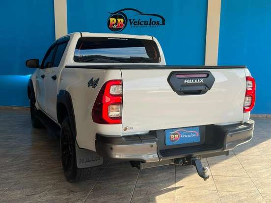 TOYOTA-HILUX-2.8 D-4D TURBO DIESEL CD CONQUEST 4X4 AUTOMÁTICO TOYOTA-HILUX-2023