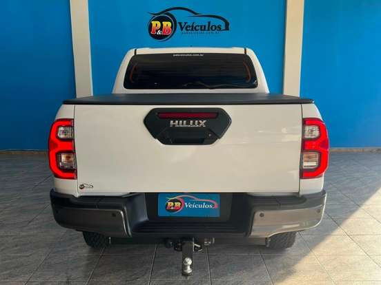 TOYOTA-HILUX-2.8 D-4D TURBO DIESEL CD CONQUEST 4X4 AUTOMÁTICO TOYOTA-HILUX-2023