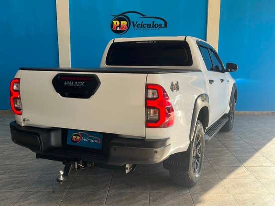 TOYOTA-HILUX-2023