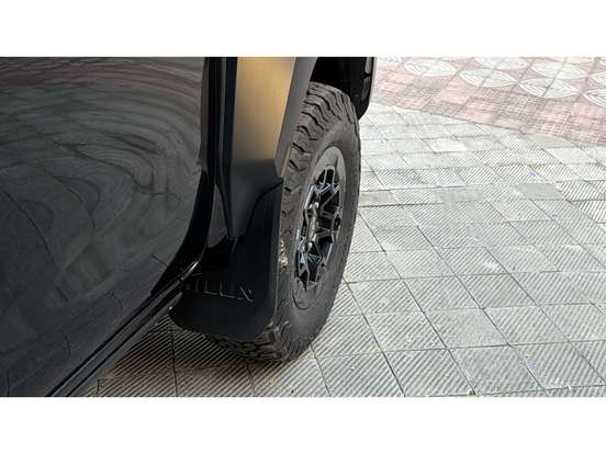 TOYOTA-HILUX-2023