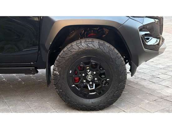 TOYOTA-HILUX-2023