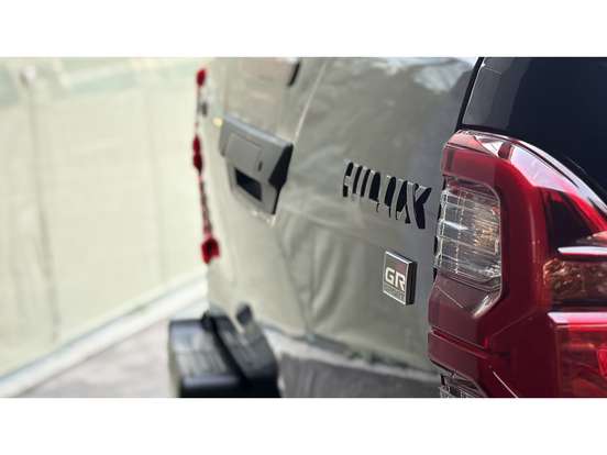 TOYOTA-HILUX-2023