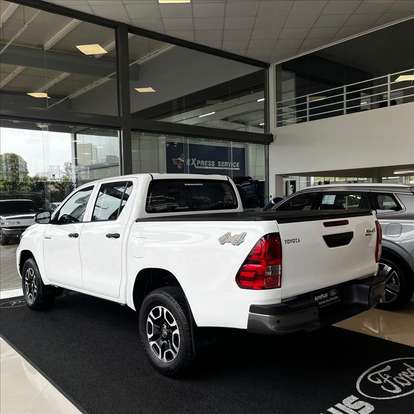 TOYOTA-HILUX-2024