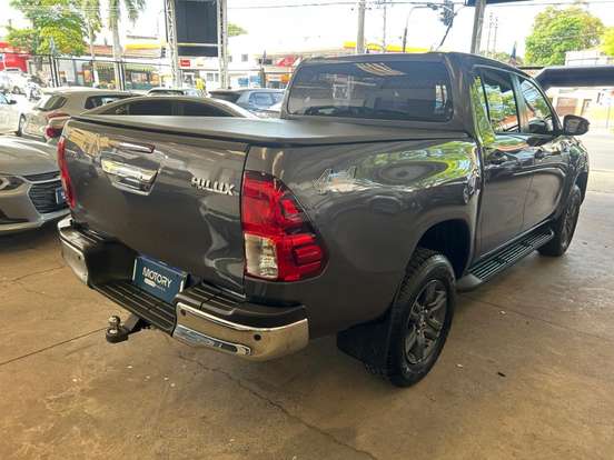 TOYOTA-HILUX-2025