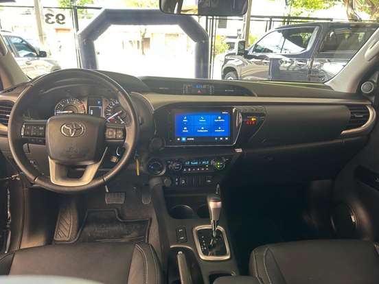 TOYOTA-HILUX-2025