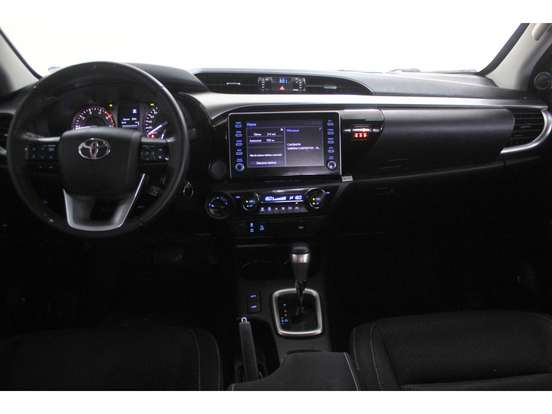TOYOTA-HILUX-2.8 D-4D TURBO DIESEL CD SR 4X4 AUTOMÁTICO TOYOTA-HILUX-2022