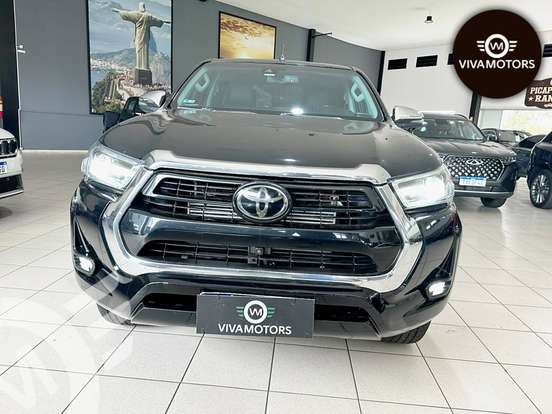 TOYOTA-HILUX-2.8 D-4D TURBO DIESEL CD SR 4X4 AUTOMÁTICO TOYOTA-HILUX-2023