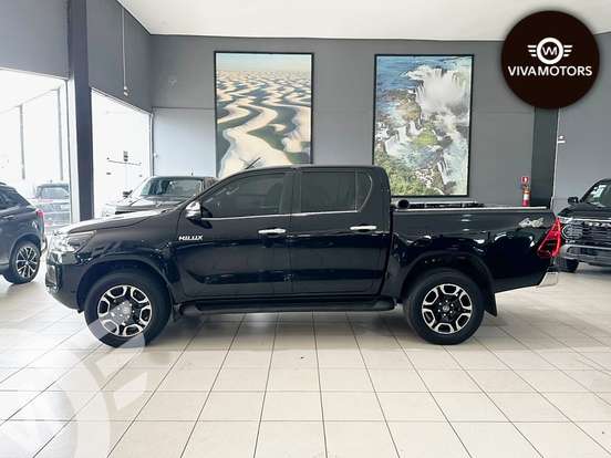 TOYOTA-HILUX-2.8 D-4D TURBO DIESEL CD SR 4X4 AUTOMÁTICO TOYOTA-HILUX-2023
