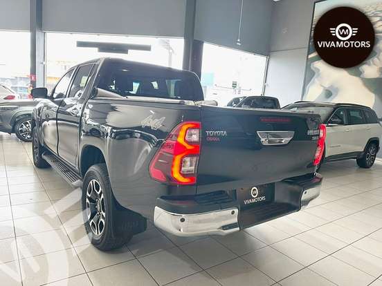 TOYOTA-HILUX-2023