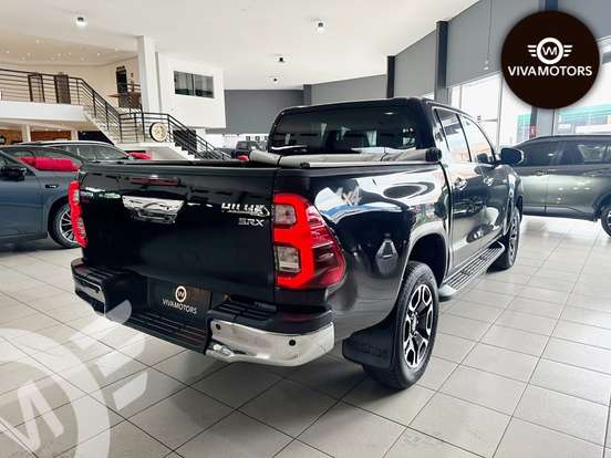 TOYOTA-HILUX-2.8 D-4D TURBO DIESEL CD SR 4X4 AUTOMÁTICO TOYOTA-HILUX-2023