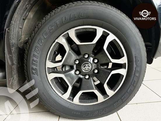 TOYOTA-HILUX-2.8 D-4D TURBO DIESEL CD SR 4X4 AUTOMÁTICO TOYOTA-HILUX-2023