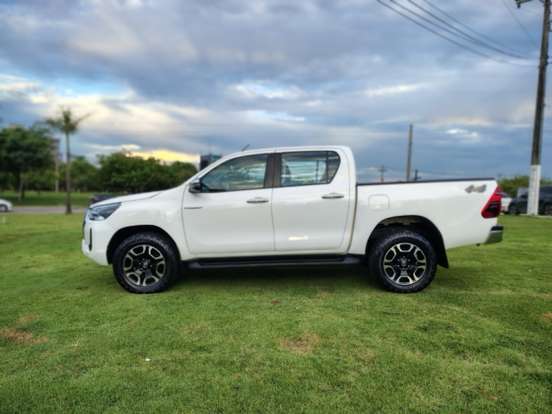 TOYOTA-HILUX-2.8 D-4D TURBO DIESEL CD SRV 4X4 AUTOMÁTICO TOYOTA-HILUX-2024