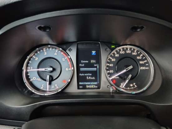 TOYOTA-HILUX-2024