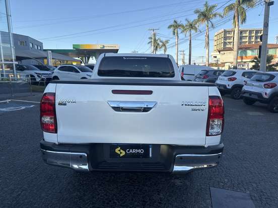 TOYOTA-HILUX-2023