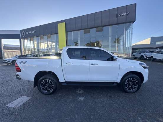TOYOTA-HILUX-2.8 D-4D TURBO DIESEL CD SRV 4X4 AUTOMÁTICO TOYOTA-HILUX-2023