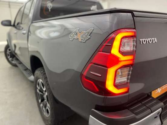 TOYOTA-HILUX-2025