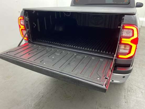 TOYOTA-HILUX-2025