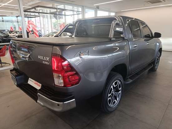 TOYOTA-HILUX-2.8 D-4D TURBO DIESEL CD SRV 4X4 AUTOMÁTICO TOYOTA-HILUX-2024