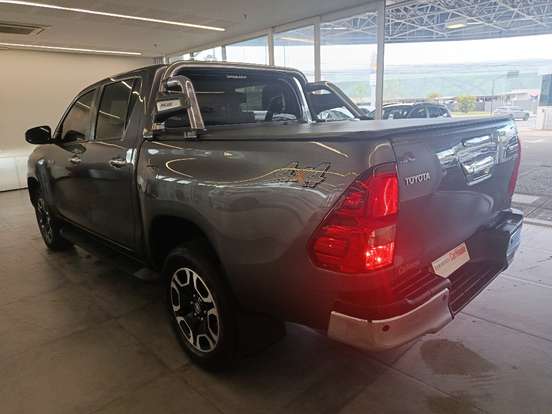 TOYOTA-HILUX-2024