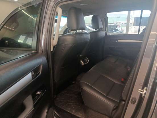 TOYOTA-HILUX-2.8 D-4D TURBO DIESEL CD SRV 4X4 AUTOMÁTICO TOYOTA-HILUX-2024