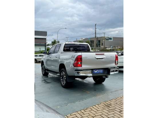 TOYOTA-HILUX-2.8 D-4D TURBO DIESEL CD SRV 4X4 AUTOMÁTICO TOYOTA-HILUX-2022