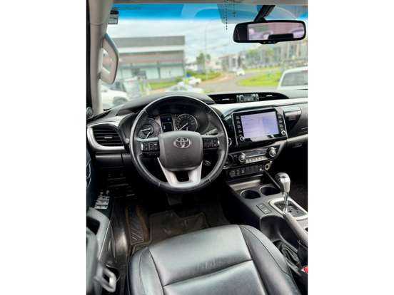 TOYOTA-HILUX-2022