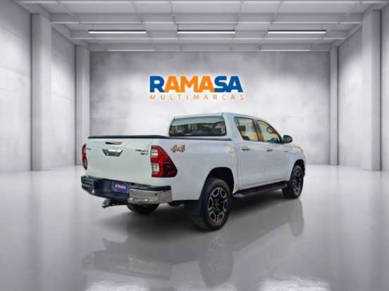 TOYOTA-HILUX-2.8 D-4D TURBO DIESEL CD SRV 4X4 AUTOMÁTICO TOYOTA-HILUX-2025