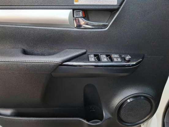 TOYOTA-HILUX-2025