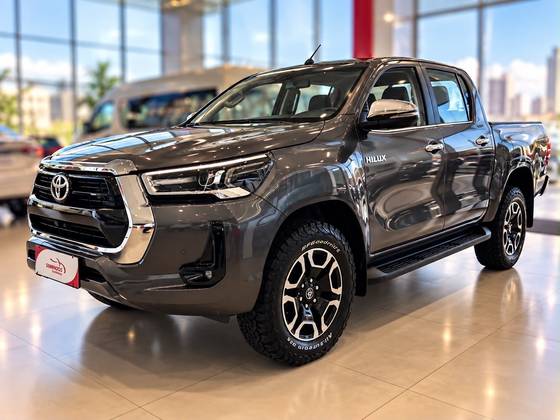 TOYOTA HILUX 2.8 D-4D TURBO DIESEL CD SRX 4X4 AUTOMÁTICO