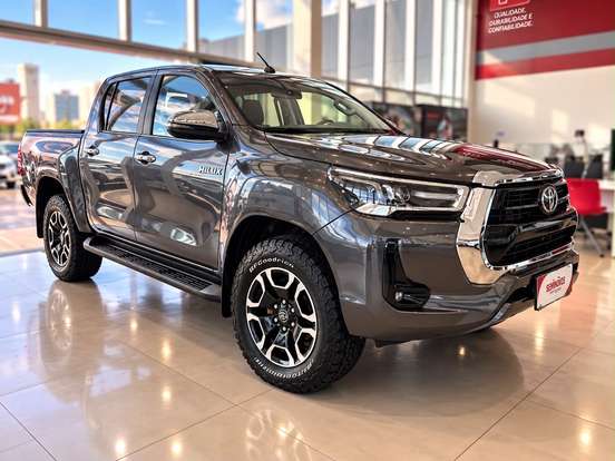 TOYOTA-HILUX-2.8 D-4D TURBO DIESEL CD SRX 4X4 AUTOMÁTICO TOYOTA-HILUX-2024