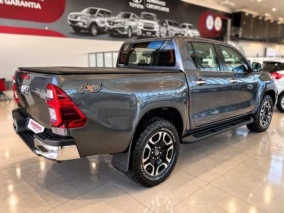 TOYOTA-HILUX-2.8 D-4D TURBO DIESEL CD SRX 4X4 AUTOMÁTICO TOYOTA-HILUX-2024