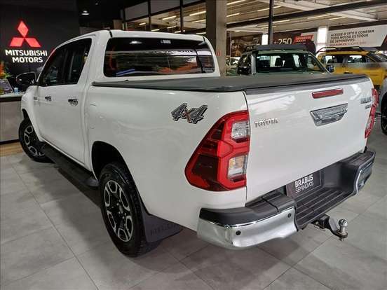 TOYOTA-HILUX-2.8 D-4D TURBO DIESEL CD SRX 4X4 AUTOMÁTICO TOYOTA-HILUX-2023
