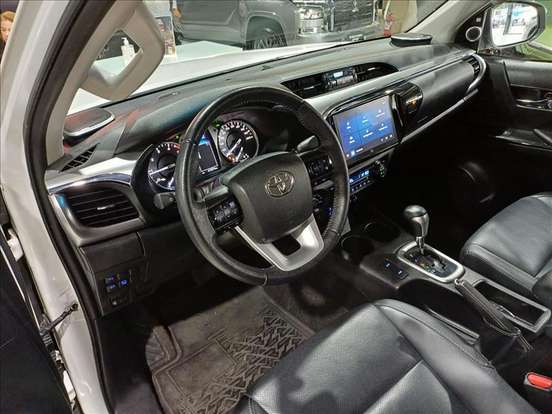 TOYOTA-HILUX-2.8 D-4D TURBO DIESEL CD SRX 4X4 AUTOMÁTICO TOYOTA-HILUX-2023