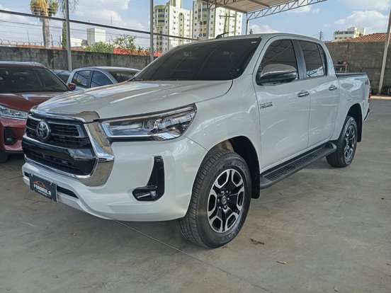 TOYOTA-HILUX-2025