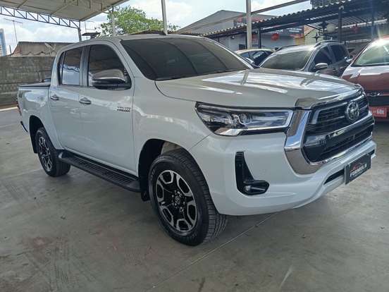 TOYOTA-HILUX-2025