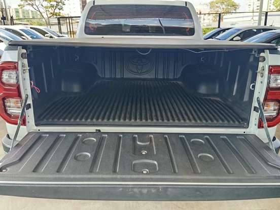 TOYOTA-HILUX-2025