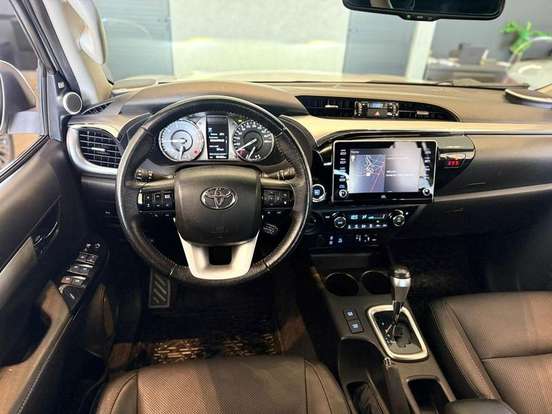 TOYOTA-HILUX-2.8 D-4D TURBO DIESEL CD SRX 4X4 AUTOMÁTICO TOYOTA-HILUX-2020