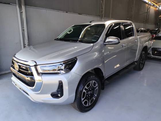TOYOTA HILUX 2.8 D-4D TURBO DIESEL CD SRX 4X4 AUTOMÁTICO
